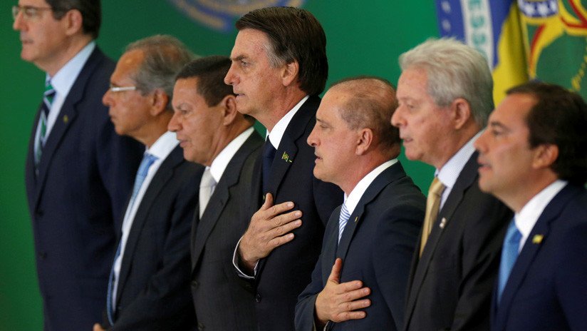 Polémica en Brasil: El ministro de Educación quiere grabar a los estudiantes cantando el Himno Nacional 