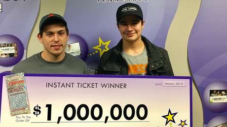 Compra una tarjeta 'raspa y gana' en su cumpleaños y se convierte en millonario