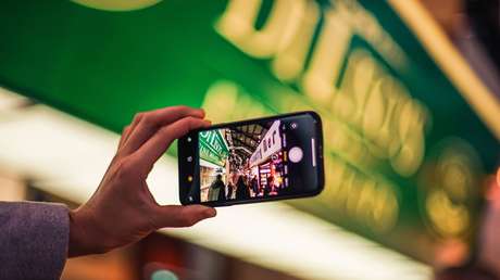 VIDEO: Una presentadora de televisión argentina confronta a un hombre que la grababa por detrás