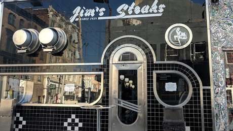 VIDEO: Vigilantes reducen a un hombre con una pistola paralizante y su pierna se incendia