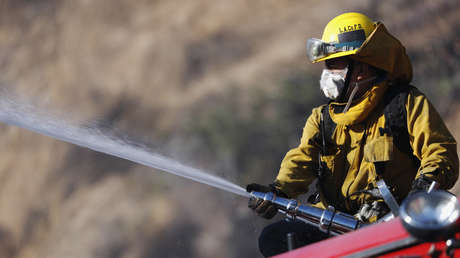 VIDEO: Cinco muertos al caerse una avioneta sobre un barrio residencial en EE.UU.