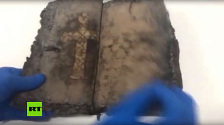 VIDEO: Policía turca sorprende in fraganti a unos contrabandistas e incauta una Biblia de 1.200 años
