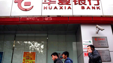 Descubre un fallo en su banco y extrae un millón de dólares 'gratis' de sus cajeros automáticos