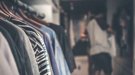 Una estudiante encuentra a un desconocido que llevaba varios días en su armario