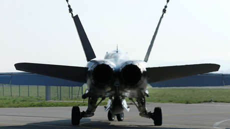 FOTO: La Marina de EE.UU. camufla su cazabombardero como un Su-30SM ruso