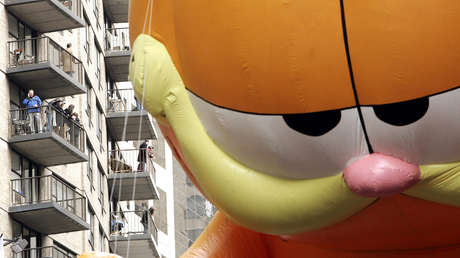 Un universitario acude a clase disfrazado de Garfield y la profesora le aprueba "de por vida" (VIDEO)