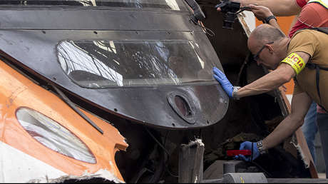 VIDEO: Al menos un muerto y cerca de 100 heridos por el choque frontal de dos trenes a las afueras de Barcelona