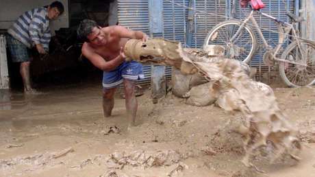 FOTOS, VIDEO: Violentos deslizamientos de tierra en Perú dejan tres muertos y mil damnificados