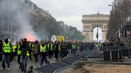 Varios Porsche y Ferrari de lujo salen malparados de las protestas en París (VIDEOS, FOTOS)