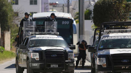 VIDEO: Coloca su autobús justo a tiempo y salva a una joven que intenta suicidarse