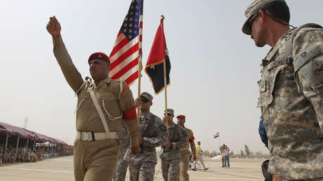 "Por una Irak independiente y soberana": El secretario interino de Defensa de EE.UU. llega a Bagdad en visita no anunciada