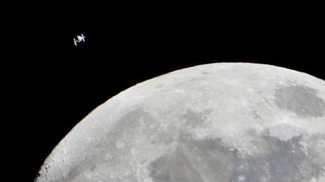 VIDEO: Astrónomo aficionado hace una rara captura del paso de la EEI con la Luna de fondo