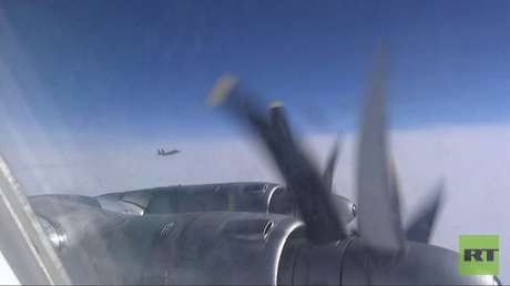 VIDEO: Aviones de combate japoneses acompañan a dos bombarderos estratégicos rusos Tu-95MS en el Pacífico