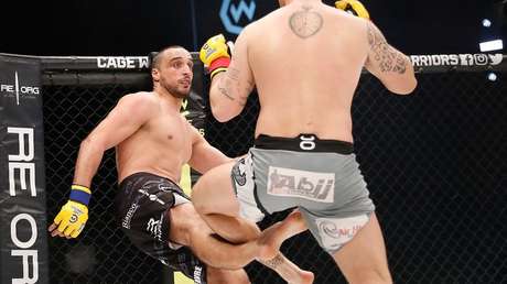 Un luchador de artes marciales mixtas se rompe la pierna al golpear la del rival