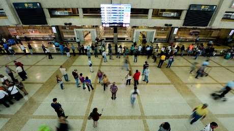 Venezuela deniega el acceso al país a un grupo de parlamentarios europeos que buscaba reunirse con Guaidó