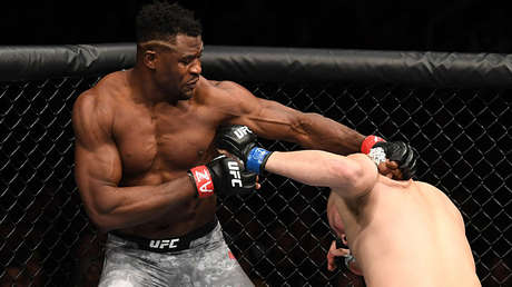 Francis Ngannou acaba en 26 segundos con el excampeón de la UFC Caín Velásquez (VIDEO)