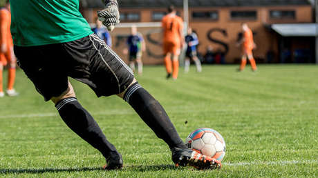 VIDEO: Futbolista argentino saca a relucir su flexibilidad y anota un espectacular gol de tijera