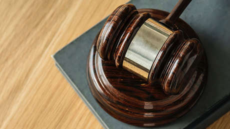 Un fiscal escenifica un juicio durante meses para pedirle la mano a su novia (VIDEO)