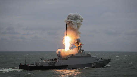 Putin: "Las características de las armas rusas permiten que sus portadores se coloquen en aguas neutrales"