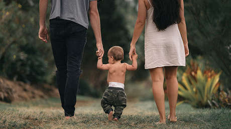 El Gobierno de España iguala el permiso de paternidad al de maternidad (con derecho a la licencia de lactancia)