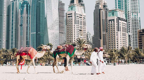 Emiratos Árabes Unidos perdona a sus ciudadanos casi 100 millones de dólares de deuda