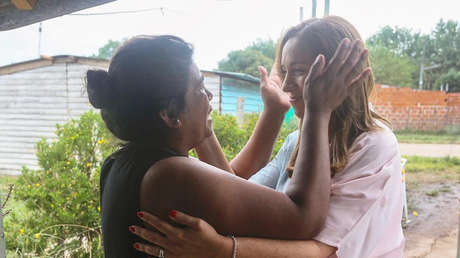 Argentina: descubren que el Gobierno realiza 'spots' donde siempre visita "por sorpresa" a la misma mujer pobre