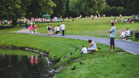 "¡Este es mi vecindario!": Una mujer agrede a una pareja por hacerse fotos en un espacio público en EE.UU. (VIDEO)