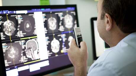 Confundieron su tumor cerebral con una migraña durante 7 años y presenta una demanda multimillonaria contra los doctores