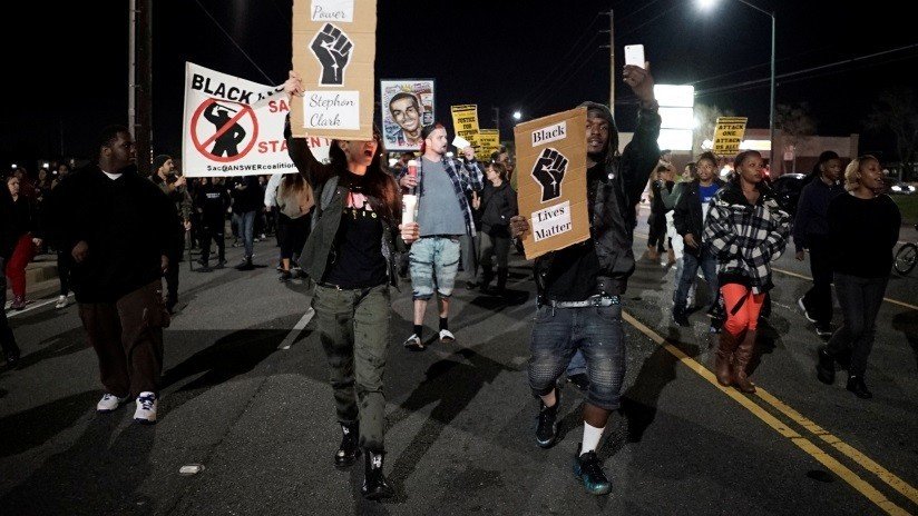 EE.UU.: Policías que dispararon fatalmente a un afroamericano desarmado en la espalda no enfrentarán cargos