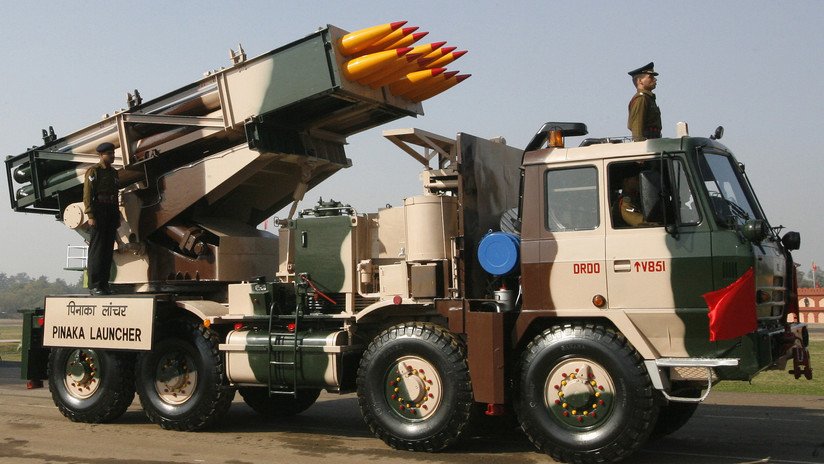 VIDEO: India prueba con éxito un sistema de lanzacohetes mientras Pakistán ensaya un "arma inteligente"