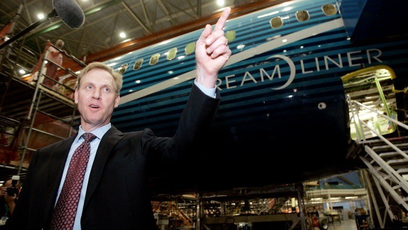 Piden investigar al jefe interino del Pentágono por promocionar los aviones de Boeing