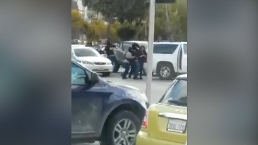 Secuestran a dos hijos del narcotraficante mexicano 'El Chuy Labra' a plena luz del día (VIDEO)