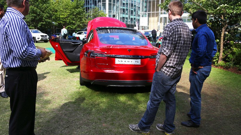 "No han visto la lluvia antes": Muestra cómo el agua corre directamente al maletero de su Tesla y el video se hace viral
