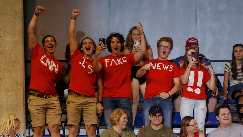 "No somos investigadores": el jefe de la CNN defiende la forma en que la cadena cubrió el 'Russiagate' y acaba ridiculizado