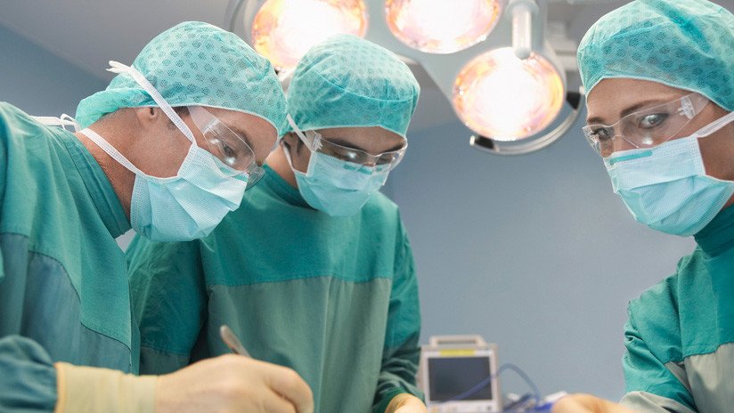 Cirujanos extraen un artefacto explosivo de la cabeza de un joven indígena en Colombia