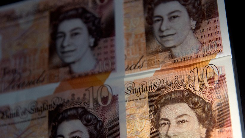 La libra esterlina cae un 0,43 % hasta los 1,29 dólares tras la votación por el Brexit