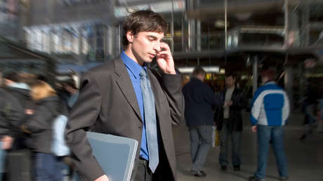 Trabajadores españoles no están obligados a responder mensajes de sus jefes fuera del horario laboral