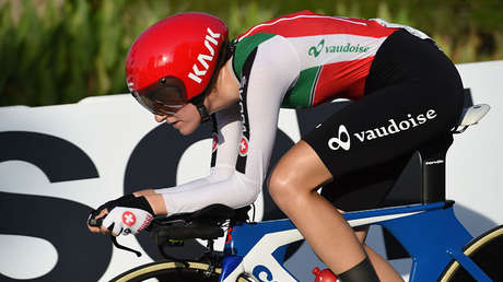 Detienen una carrera ciclista femenina porque estaba a punto de alcanzar a la de los hombres