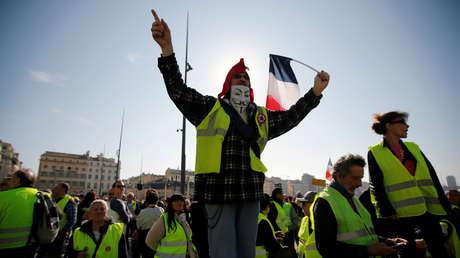 'Cacatov': Los 'chalecos amarillos' lanzaron bombas fecales contra agentes de Policía (FOTO)