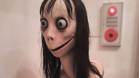 "Momo está muerta": El creador de la grotesca escultura que dio vida al juego suicida viral dice que la ha destruido