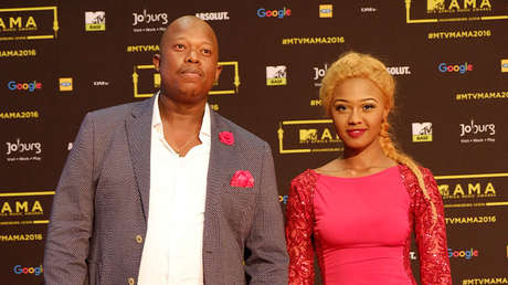 VIDEO: Una famosa cantante sudafricana es agredida por su novio durante una transmisión en directo