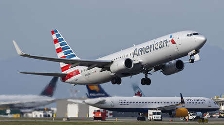 Expulsan de un avión a una madre y a su bebé por una rara enfermedad de piel (en el Día de las enfermedades raras)