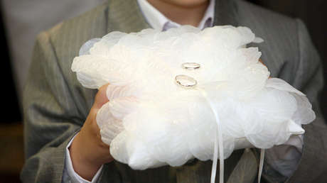 Un padre ofrece 300.000 dólares y su negocio a quien quiera casarse con su hija bajo una condición