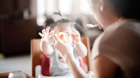 "Si tienes un hijo te vas a casa aunque no quieras": Polémica por el nuevo permiso de paternidad en España