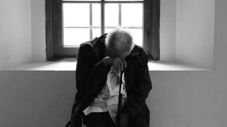 'La casa de los horrores': Captaban, retenían, maltrataban y estafaban a ancianos en un chalet en España