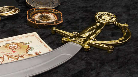 Encuentran en su ático un sable, una pistola y otras piezas que resultaron ser un tesoro de la India