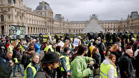VIDEO: 'Chalecos amarillos' saquean una logia masónica