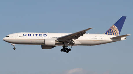 Un vuelo de United Airlines declara una emergencia por problemas con el motor
