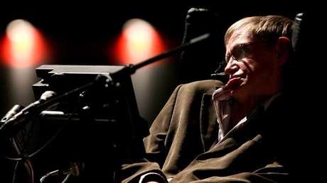 Suspenden a la exenfermera de Stephen Hawking por cuidar mal al científico 