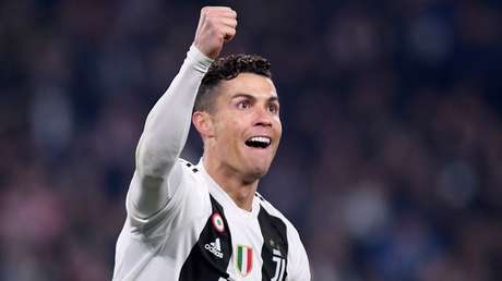 Cristiano Ronaldo anota su octavo 'hat-trick' en competiciones de la UEFA, igualando el récord de Messi